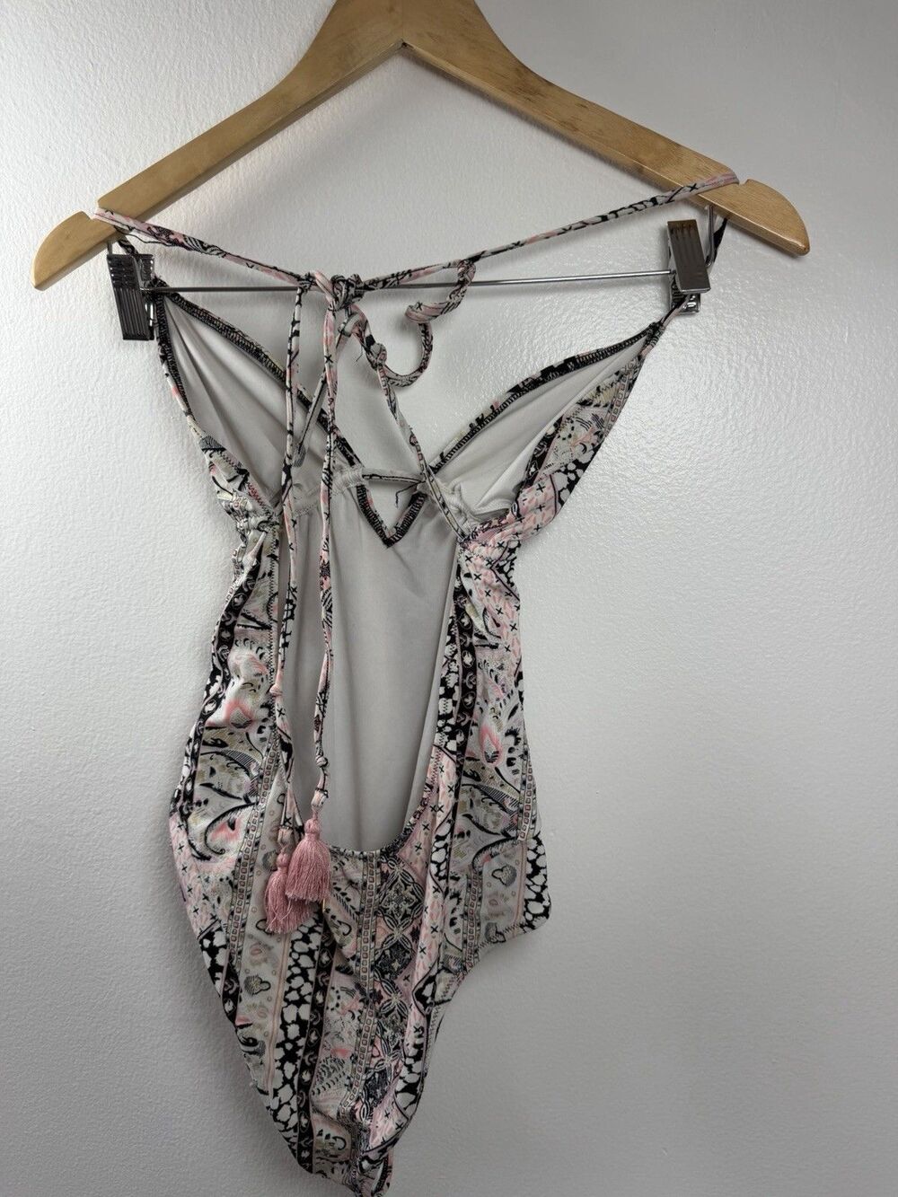 Victoria’s Secret Boho Paisley One Piece Swimsuit Halter Open Back Tassel Size S - Picture 5 of 10
